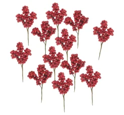 Dekozweig mit roten Beeren